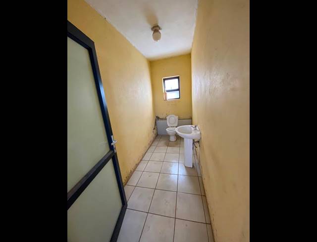 12 BEDROOM HOUSE FOR SALE IN LEACHVILLE EXT 3